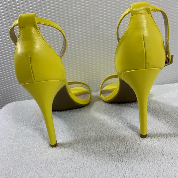 NIB Apt 9 Yellow Open Toe Heel w/ Upper Strap 9.5 - Picture 6 of 6